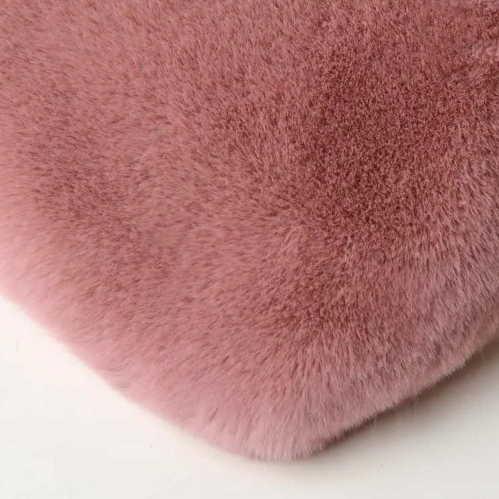 NIP! Dusty Pink Fuzzy Furry Heart Shaped Crossbody Bag with Gold Hardware! - Picture 4 of 6